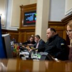 _rada_kondratyuk_olena_stefanchuk_ruslan_golosuvannya_2025_r___gettyimages_2197731124_9354b2ceeab107bd9a7b68f8ab18bd35_650x410