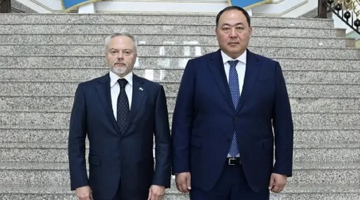 Віктор Майко і Єрмухамбет Конуспаєв. Фото gov.kz