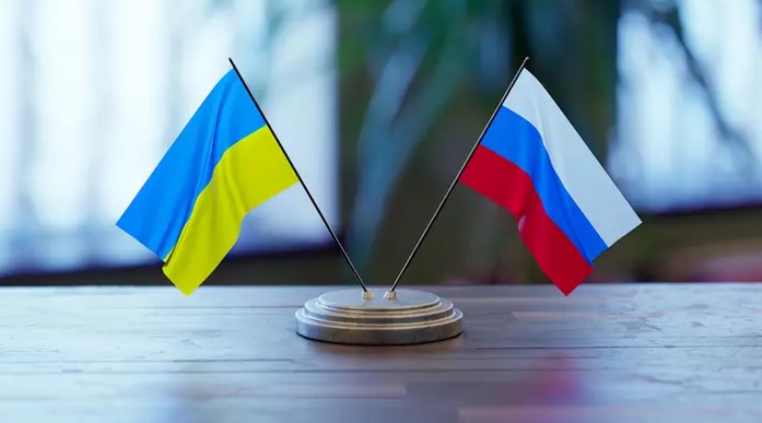 Флаги России и Украины.