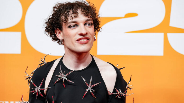 eb934659f05e2a13a39f72e6353d83ec25e4728843699437a9216579fcfcdcb2