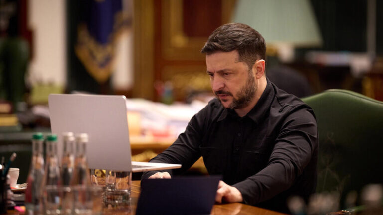 b62d491cc4520fad57d947457d75bc9c403a71ddc2dde3638a5e1fc631a30eec