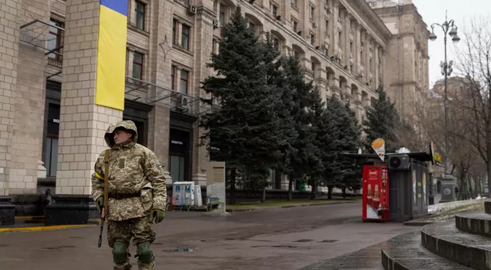 Военное положение и мобилизацию продлили в Украине