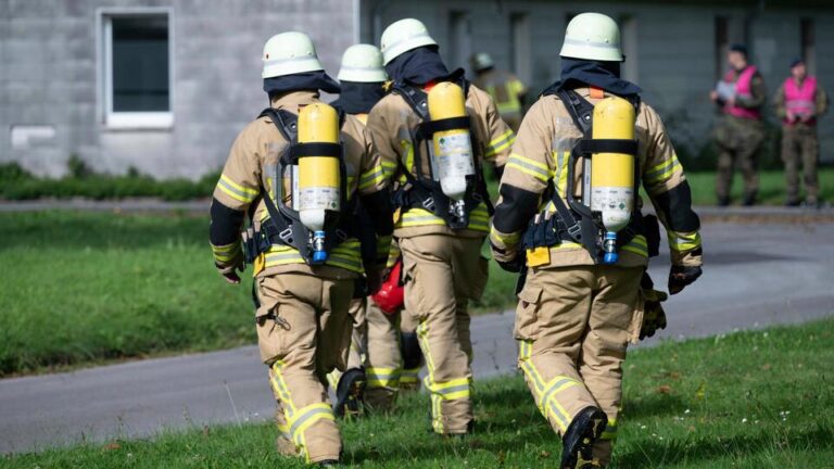 e4f9cbd744845f16d0e78cdf552f9b194ec9158ee195b548a3a58121111935057f3605